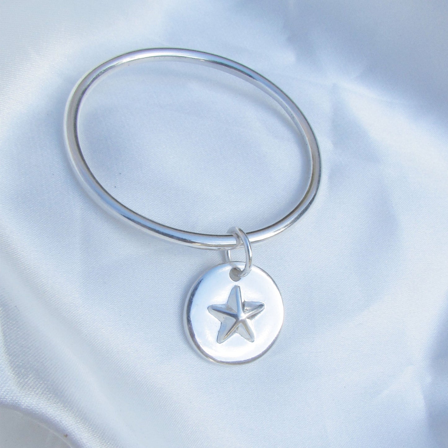 Bracelet Jonc médaille étoile en relief - Historia Jewelry