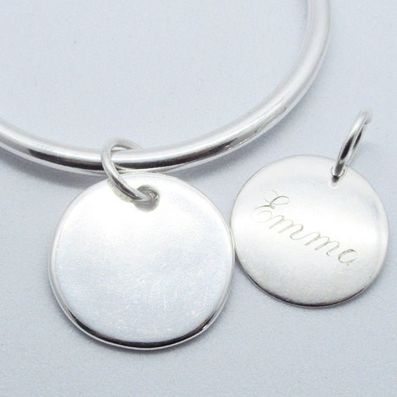 Jonc Jonc pendentif médaille avec gravure personnalisée - Historia Jewelry